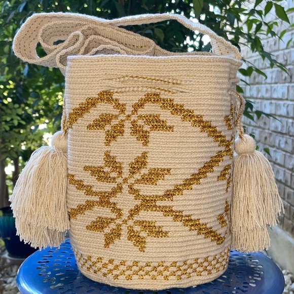 Authentic Wayuu Mochila Bag, Beige/Gold Flower Design - Picture 6 of 16